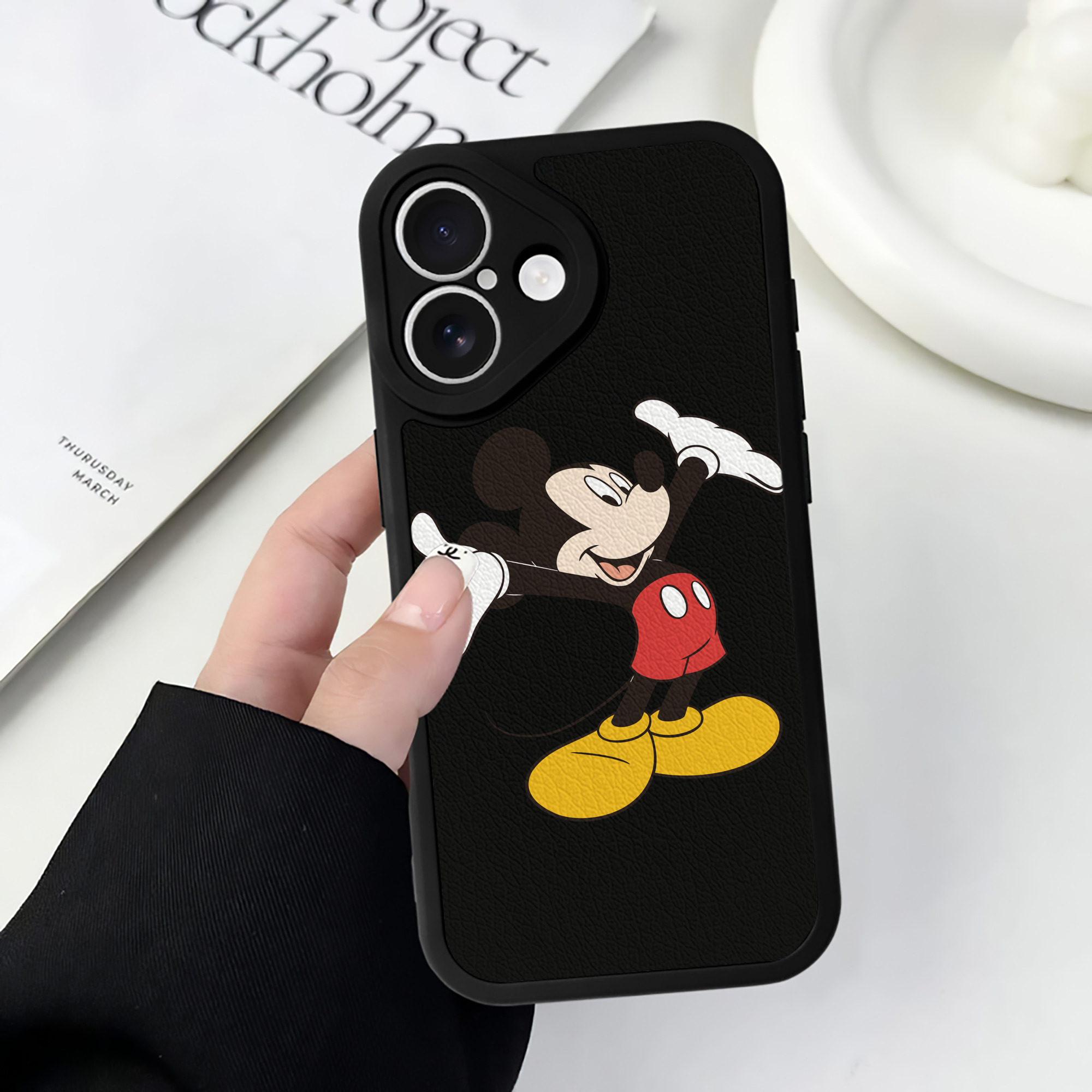 （画像用） ミッキーマウス Mickey Mouse 【iPhone 16シリーズ対応】シリコンスマホケース（レザー調） 材質：シリコン